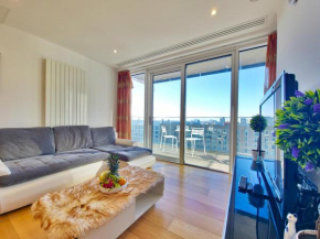 Pass the Keys Modern Flat with Scenic Views
